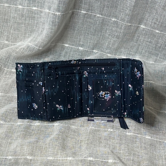 Vera Bradley Navy Garden Design RFID Riley Compact Wallet Designer NWOT - Picture 13 of 16